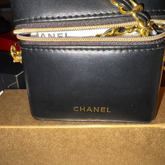 Authentic Chanel Mini Bag with Mirror - Picture 3 of 10